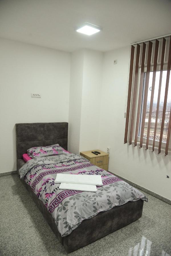 Binta Hostel Вране Экстерьер фото