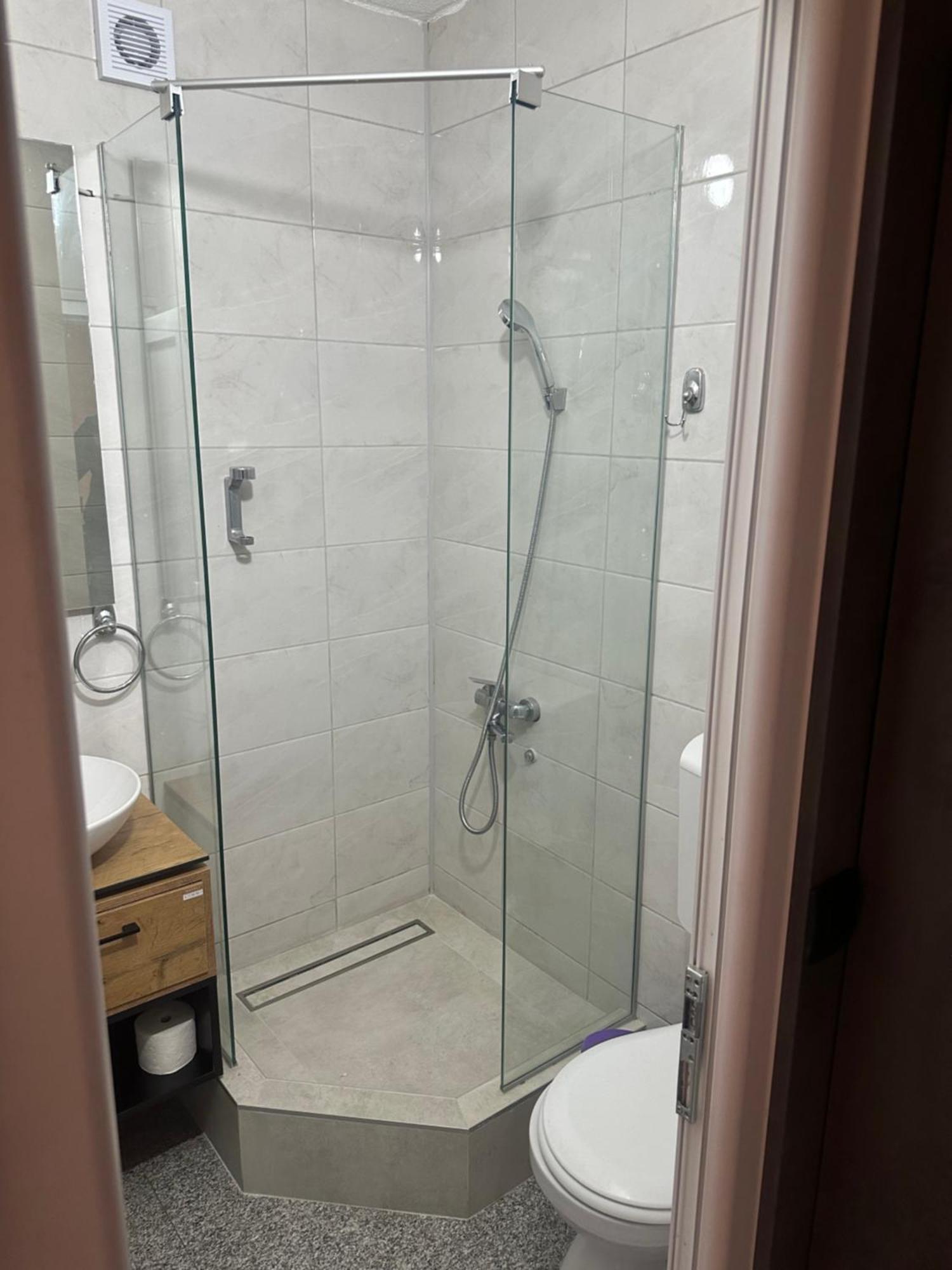 Binta Hostel Вране Экстерьер фото